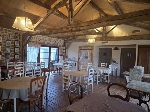 Propriété à vendre 12 pièces BEAUVOIR SUR MER (85)