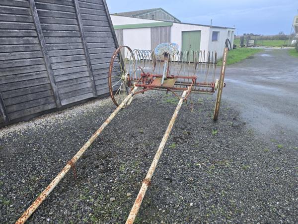 Propriété à vendre 12 pièces BEAUVOIR SUR MER (85)