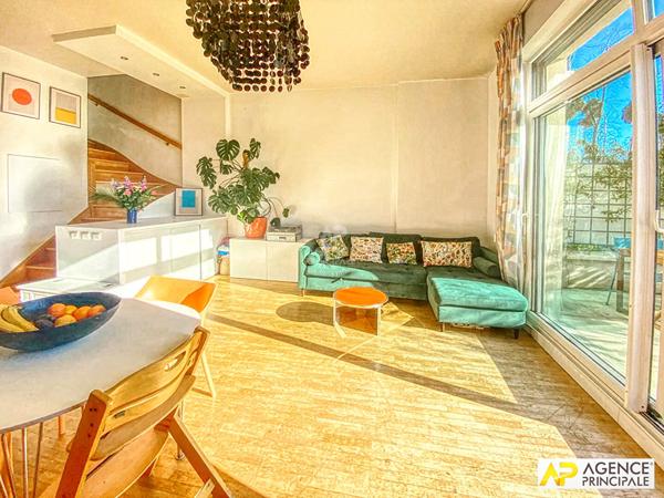 Versailles Montreuil Appartement duplex 'Esprit maison" 4 pièce(s) 68 m2 carrez rez de jardin avec terrasse/ jardin, cave et 2 places de parking en sous-sol €475 000 ** - Référence 26718