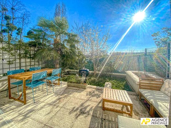Versailles Montreuil Appartement duplex 'Esprit maison" 4 pièce(s) 68 m2 carrez rez de jardin avec terrasse/ jardin, cave et 2 places de parking en sous-sol €475 000 ** - Référence 26718