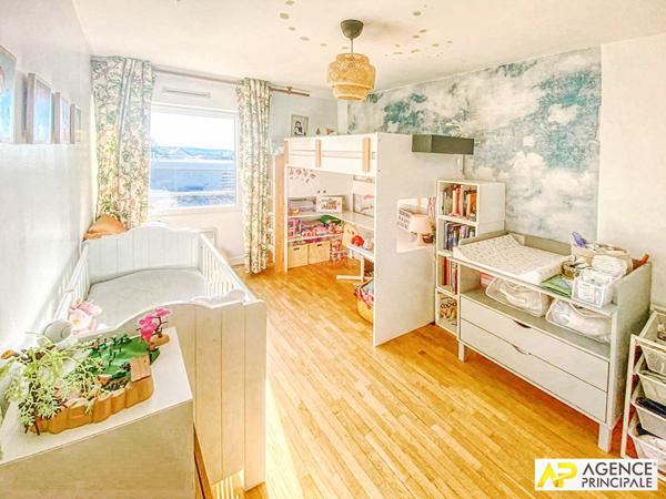 Versailles Montreuil Appartement duplex 'Esprit maison" 4 pièce(s) 68 m2 carrez rez de jardin avec terrasse/ jardin, cave et 2 places de parking en sous-sol €475 000 ** - Référence 26718