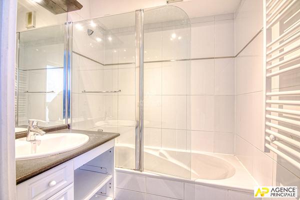 Versailles Montreuil Appartement duplex 'Esprit maison" 4 pièce(s) 68 m2 carrez rez de jardin avec terrasse/ jardin, cave et 2 places de parking en sous-sol €475 000 ** - Référence 26718