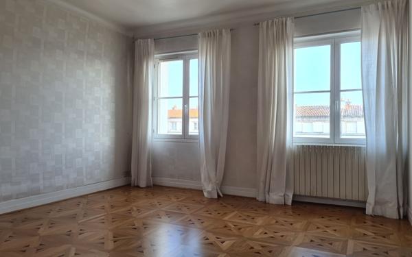 Appartement à vendre    4 pièces • 84,57 m2 Royan