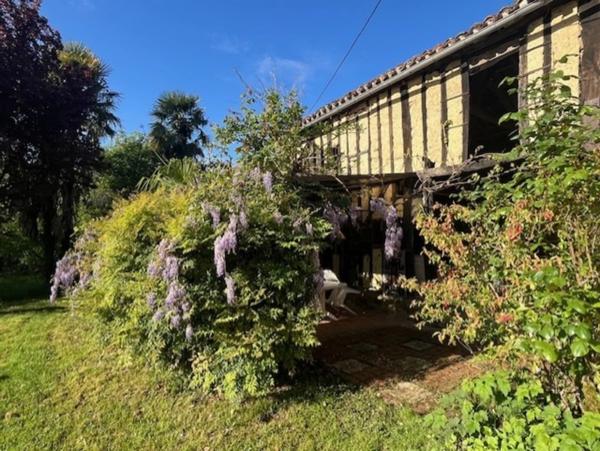 PLAISANCE DU GERS-MARCIAC, AUTHENTIQUE PROPRIETE RURALE 2 hecatares, sans voisin, sans vis à vis, un peu cachée et pourtant avec une jolie vue sur coteaux gascons