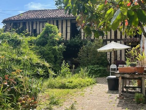 PLAISANCE DU GERS-MARCIAC, AUTHENTIQUE PROPRIETE RURALE 2 hecatares, sans voisin, sans vis à vis, un peu cachée et pourtant avec une jolie vue sur coteaux gascons