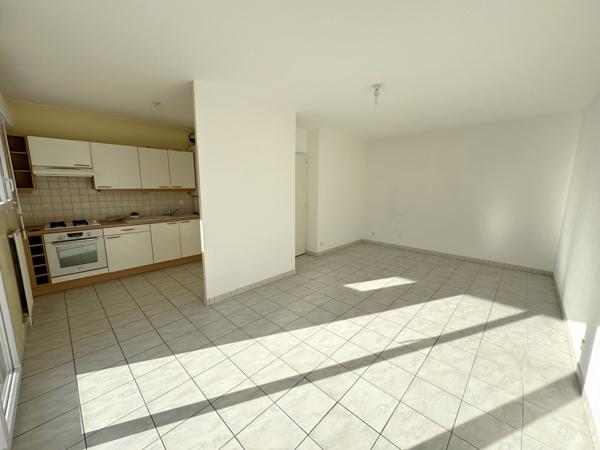 THYEZ - Appartement T2 + cave + garage