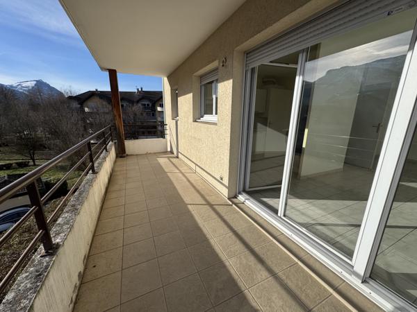 THYEZ - Appartement T2 + cave + garage