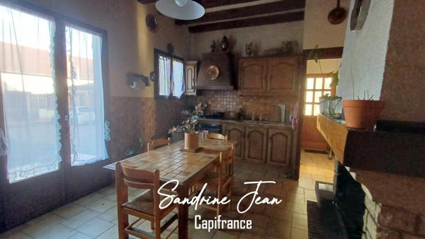 AUBEVOYE (27) - Maison 252m² + 2 maisons louées, 4 garages et dépendances