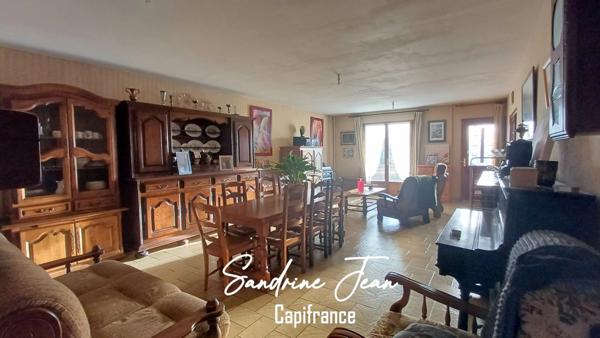 AUBEVOYE (27) - Maison 252m² + 2 maisons louées, 4 garages et dépendances