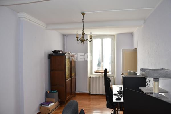 Douvres-la-Délivrande (14440) Maison + granges aménageables 380m² sur 1637m² de terrain