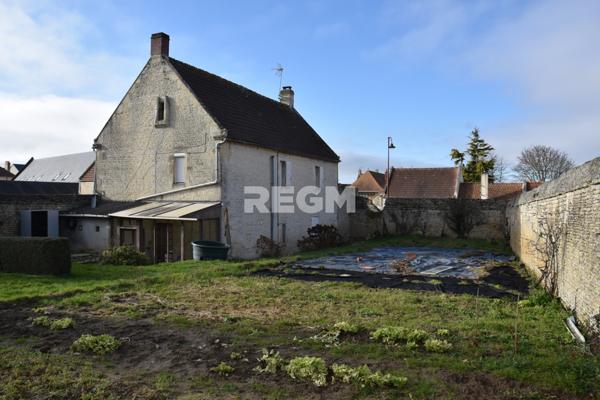 Douvres-la-Délivrande (14440) Maison + granges aménageables 380m² sur 1637m² de terrain