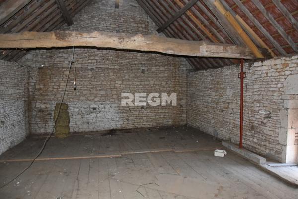 Douvres-la-Délivrande (14440) Maison + granges aménageables 380m² sur 1637m² de terrain