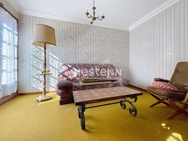 A vendre proche de la doutre, secteur Nazareth, maison avec vie de plain pied, 4 chambres dont deux en rez-de-chaussée, jardin, garage.Travaux à prévoir.