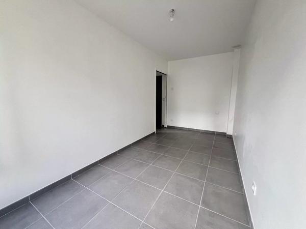 Maison 7 pièces - 4 chambres - parking - terrasse