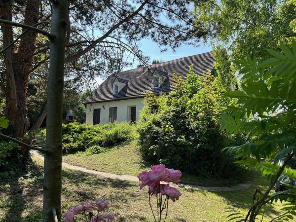 Beau pavillon traditionnel venant d'être rénové