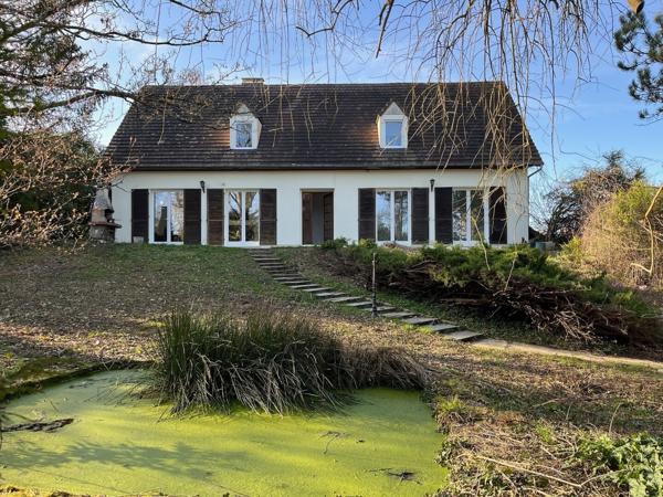 Beau pavillon traditionnel venant d'être rénové