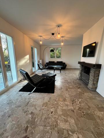 Beau pavillon traditionnel venant d'être rénové