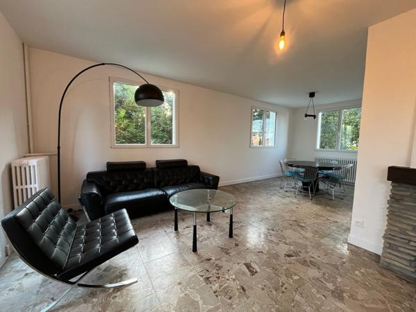 Beau pavillon traditionnel venant d'être rénové