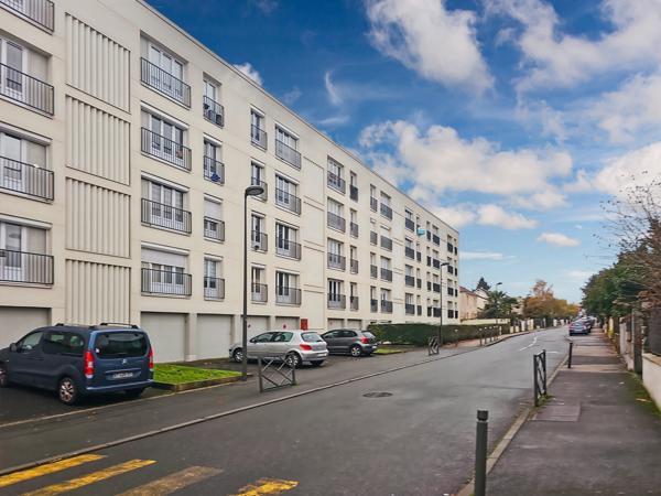 Massy (91300) CHAMBRE à louer au pied de la gare MASSY-PALAISEAU