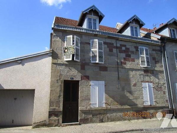 Centre ville et proche des écoles  : Grande Maison d'habitation, composée de : 
- Au rez-de-ch...