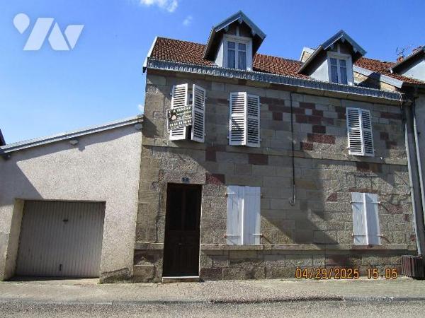 Centre ville et proche des écoles  : Grande Maison d'habitation, composée de : 
- Au rez-de-ch...