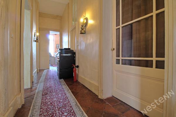 AGEN CENTRE HISTORIQUE - Immeuble de 315 m² avec cave, cour et terrasses.