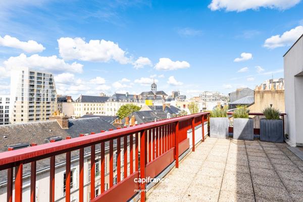 UN DERNIER ÉTAGE LUMINEUX AVEC GRANDE TERRASSE