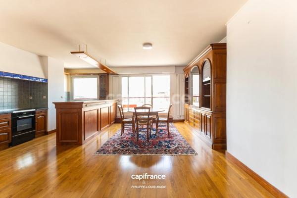 UN DERNIER ÉTAGE LUMINEUX AVEC GRANDE TERRASSE