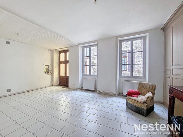 A Vendre Maison en pierre de 139 m² avec jardin et dépendances au coeur de Mézin