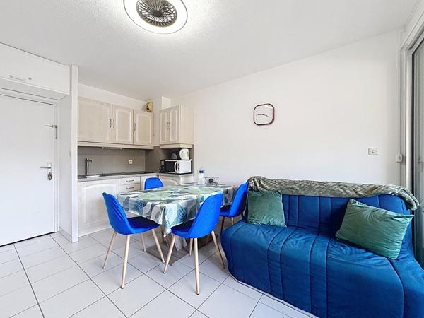 Appartement avec chambre et vue dégagée à proximité de la plage