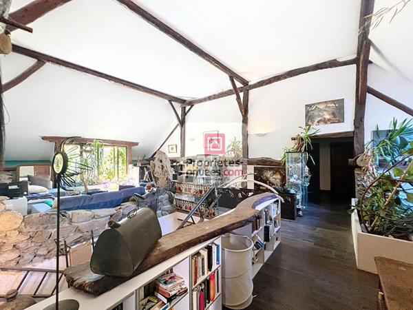 Maison, Gilly Sur Isère 15 pièces  353 m2 + dépendance de 200 m²