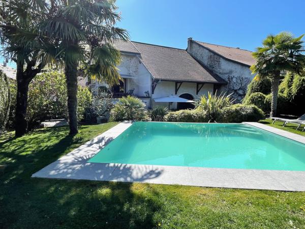 Divonne-les-Bains (01220) Corps de ferme - Piscine et charme fou !