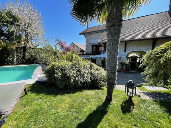 Divonne-les-Bains (01220) Corps de ferme - Piscine et charme fou !