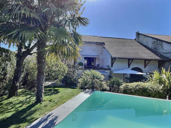 Divonne-les-Bains (01220) Corps de ferme - Piscine et charme fou !