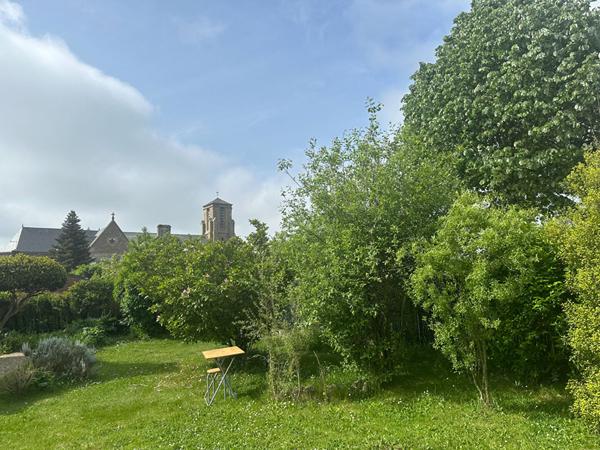 Maison en pierre, centre bourg à Caden !
