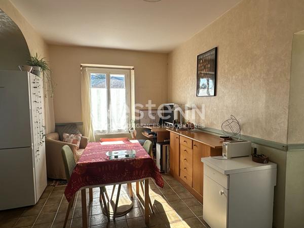 Maison en pierre, centre bourg à Caden !