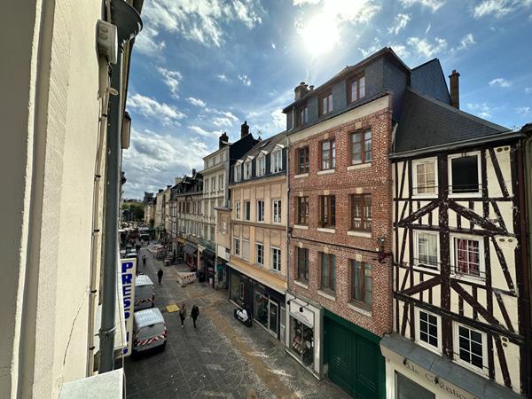 IMMEUBLE 11 APPARTEMENTS ET 1 LOCAL COMMERCIAL