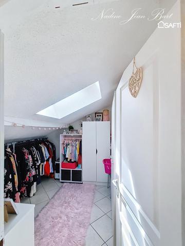 joli T4 lumineux au dernier étage d'une résidence calme