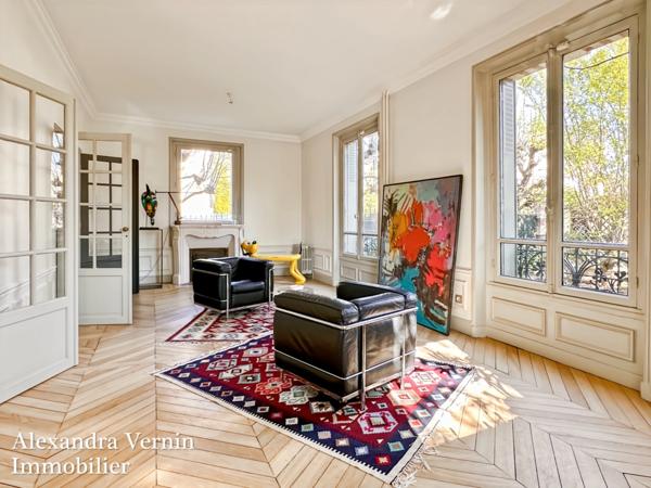 Maison de caractère indépendante entièrement rénovée quartier Péreire