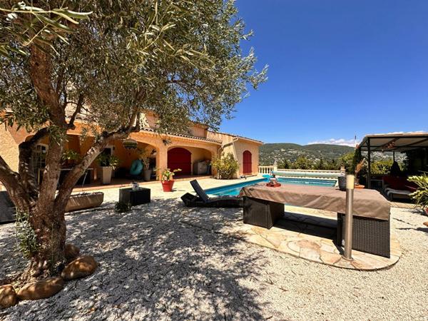 DRAGUIGNAN  VILLA PROVENÇALE - VUE DÉGAGÉE - CALME ABSOLU - 499 000