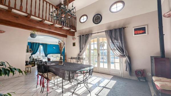 DRAGUIGNAN  VILLA PROVENÇALE - VUE DÉGAGÉE - CALME ABSOLU - 499 000