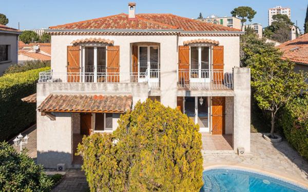 Maison à vendre    6 pièces • 222 m2 Marseille 12