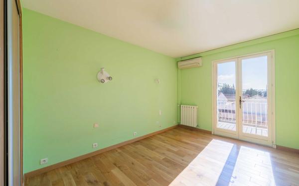 Maison à vendre    6 pièces • 222 m2 Marseille 12