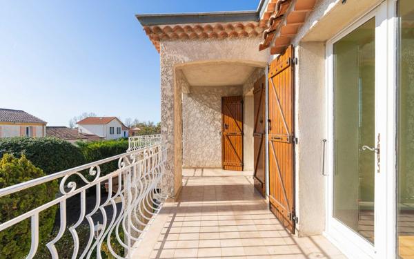 Maison à vendre    6 pièces • 222 m2 Marseille 12