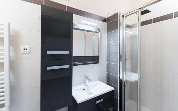 Maison à vendre    6 pièces • 222 m2 Marseille 12