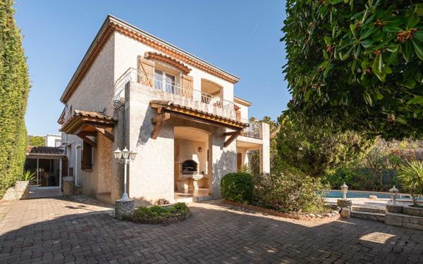 Maison à vendre    6 pièces • 222 m2 Marseille 12