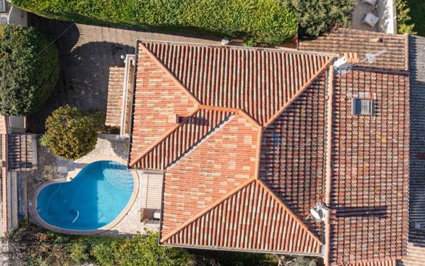 Maison à vendre    6 pièces • 222 m2 Marseille 12