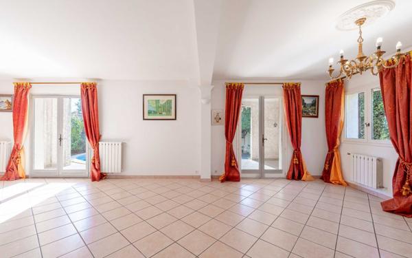 Maison à vendre    6 pièces • 222 m2 Marseille 12