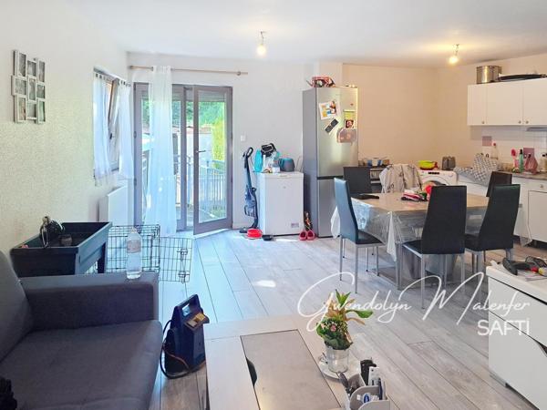 Immeuble de rapport à Mouchard – Rentabilité 9,36 % brut – 5 logements loués