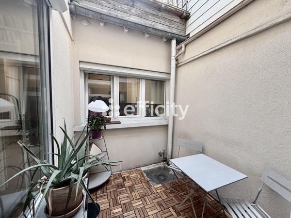 Maison
         5 pièces
        - 113 m² Exclusivité 1 099 000 € *